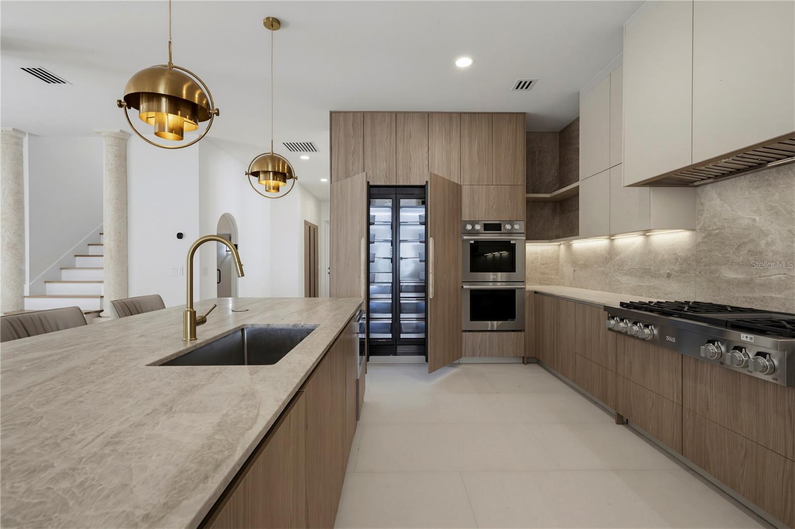 O6422976 Property Photo