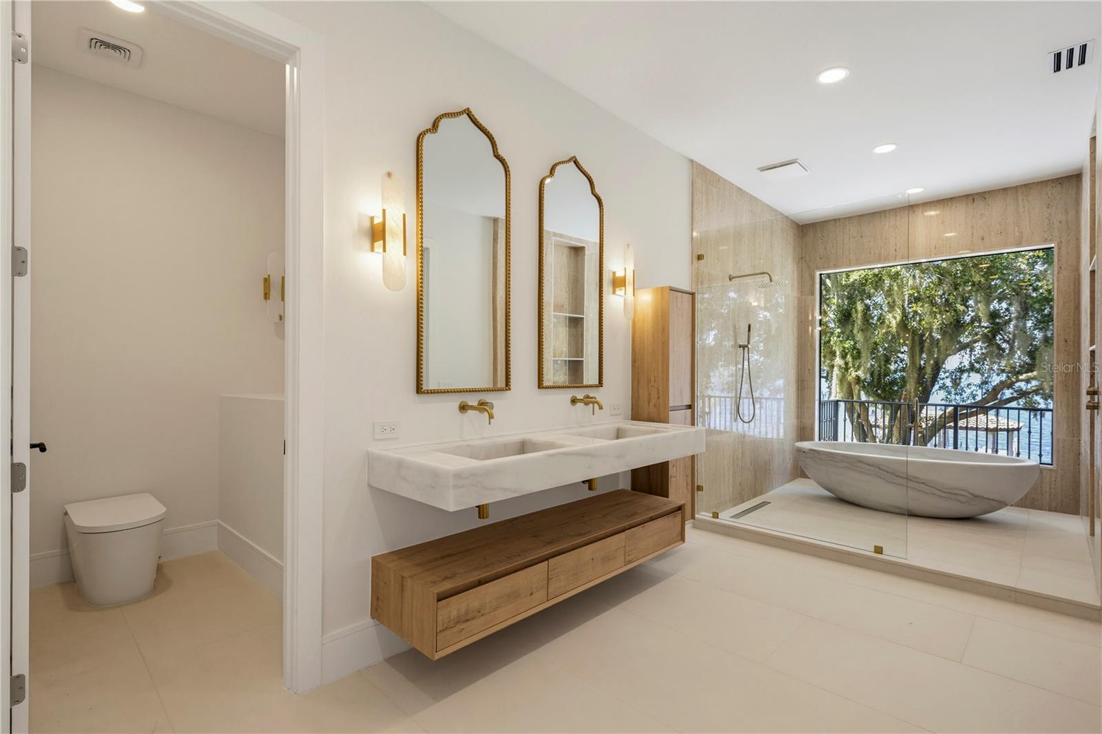 O6422976 Property Photo