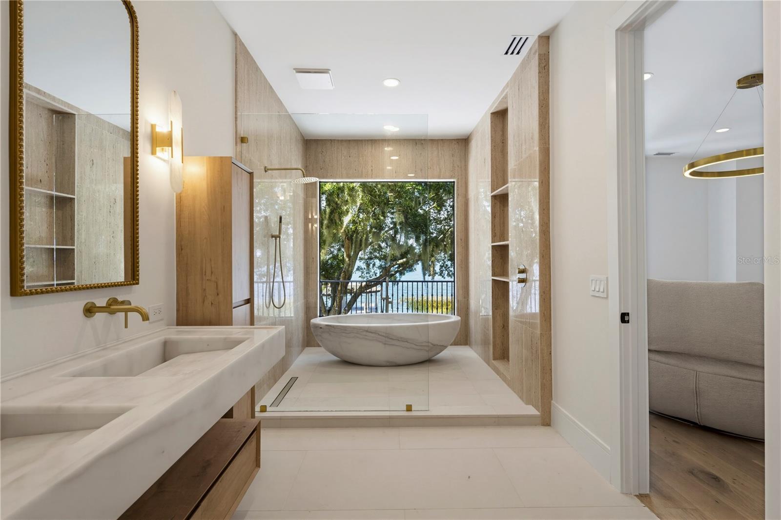 O6422976 Property Photo