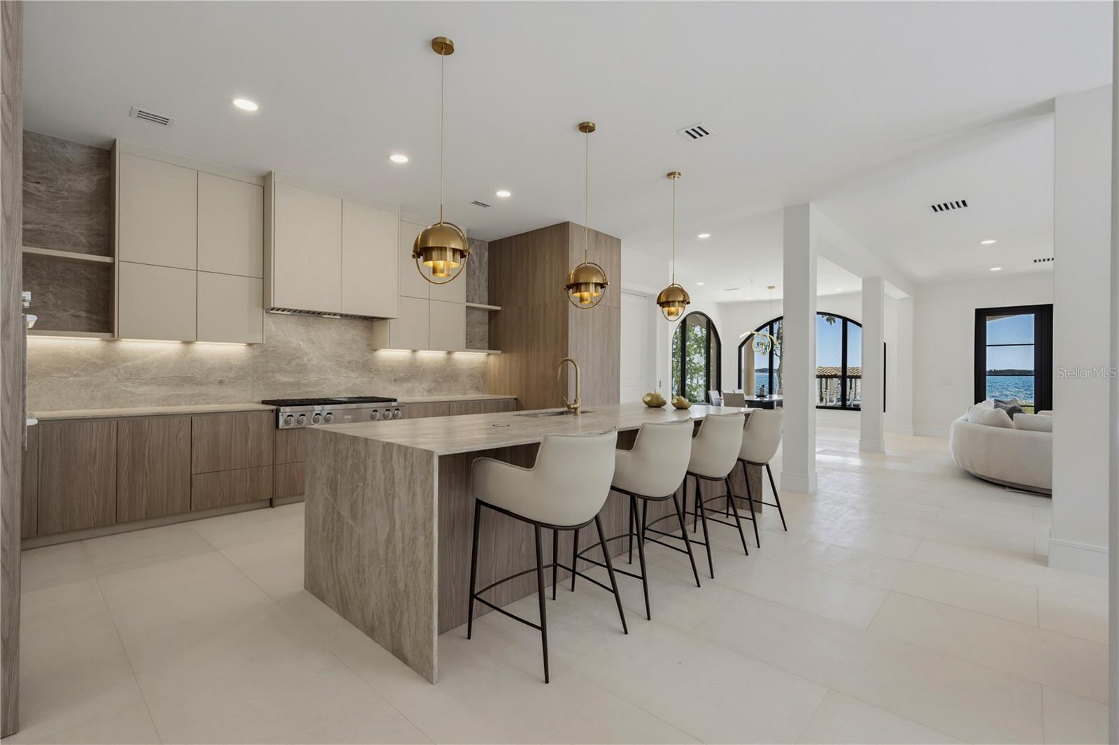 O6422976 Property Photo