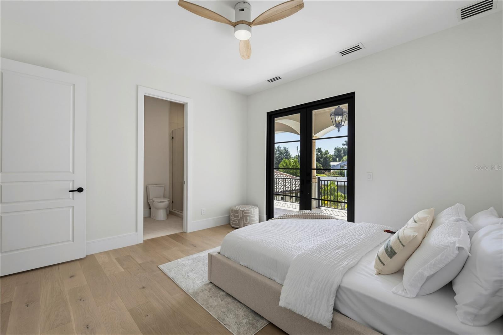 O6422976 Property Photo