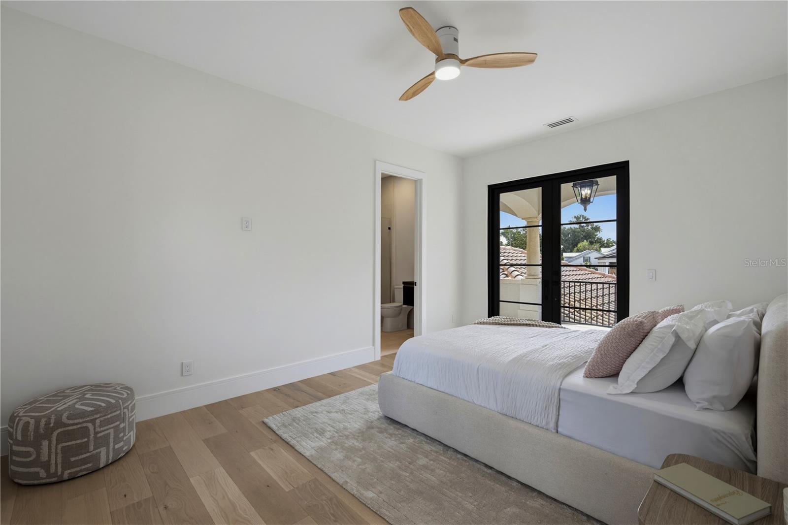 O6422976 Property Photo