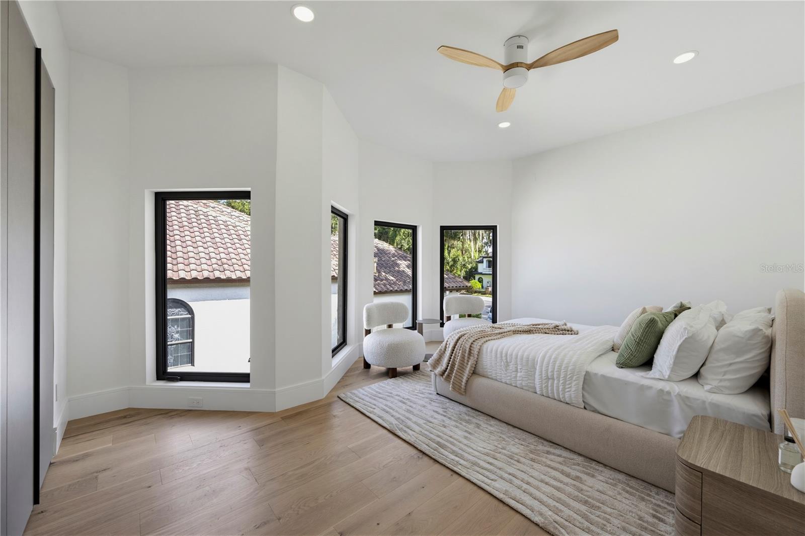 O6422976 Property Photo
