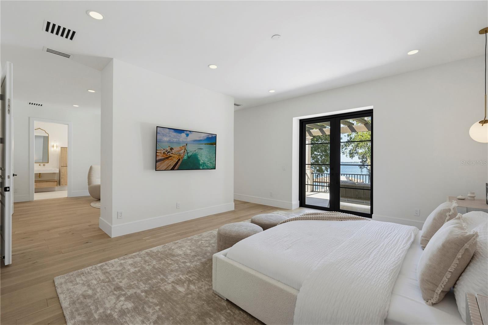 O6422976 Property Photo