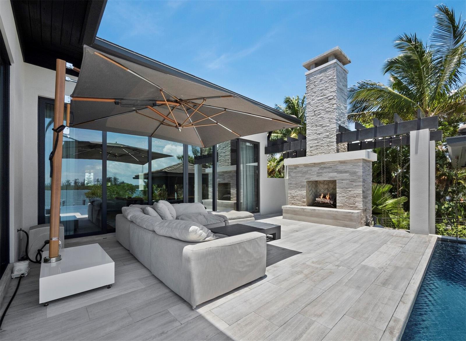 A4699552 Property Photo