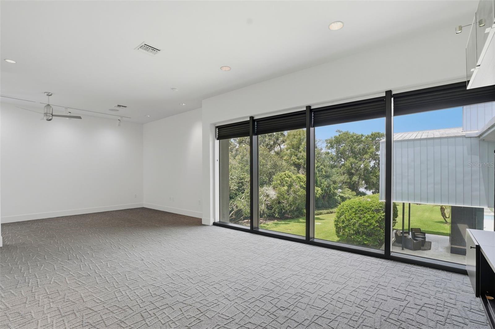 TB8528300 Property Photo