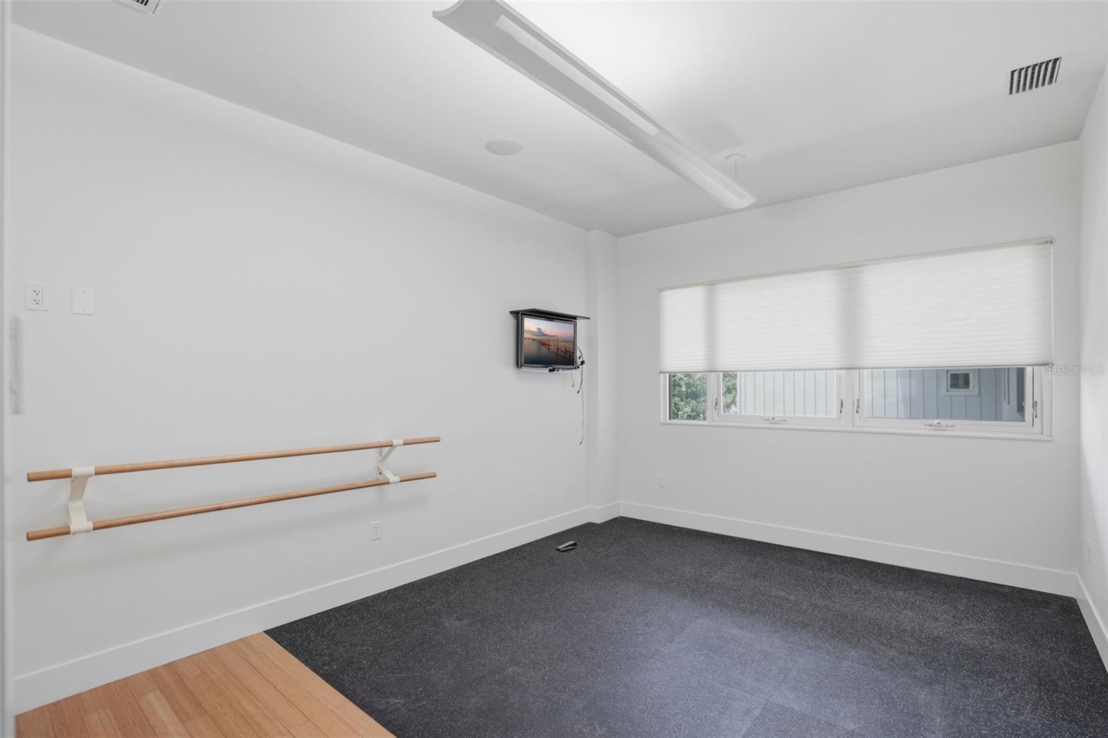 TB8528300 Property Photo