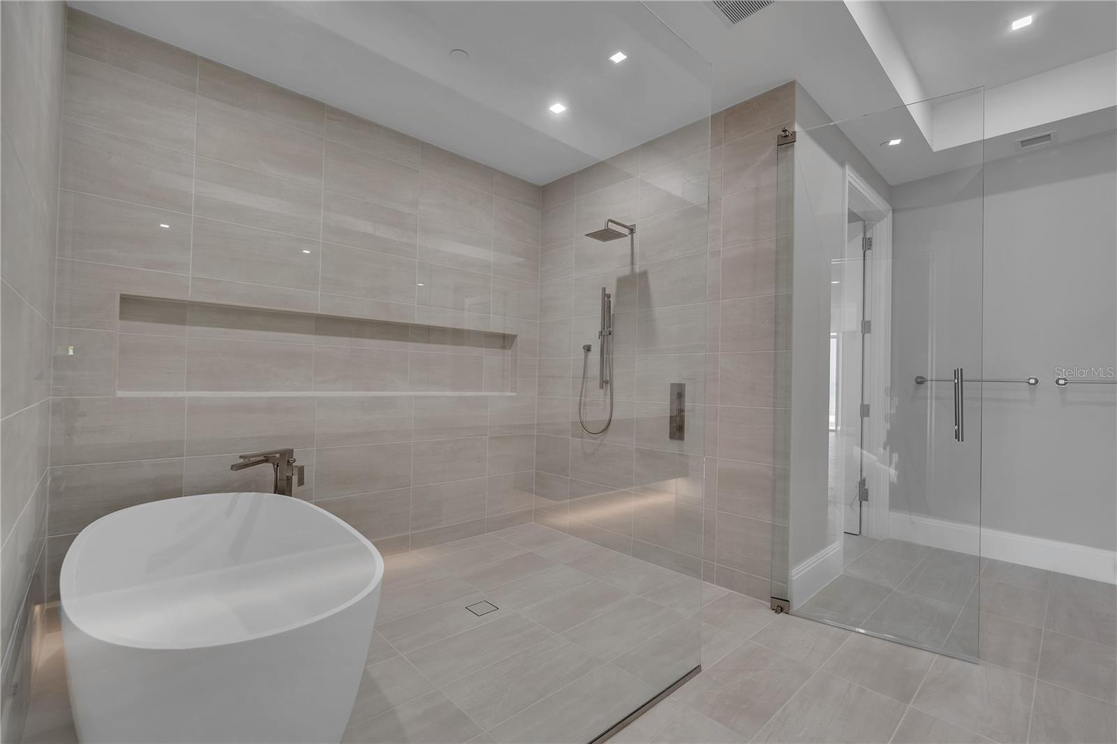 A4699970 Property Photo
