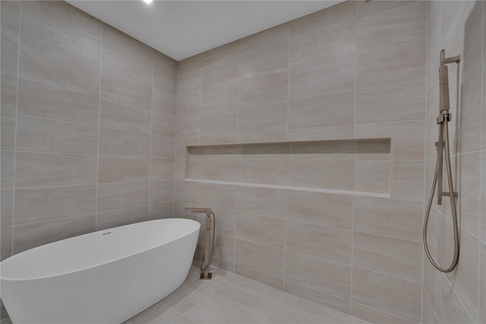 A4699970 Property Photo
