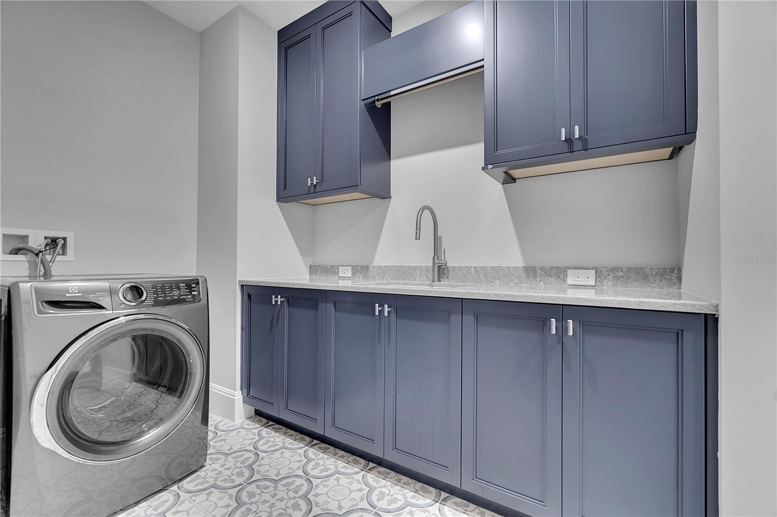 A4700005 Property Photo