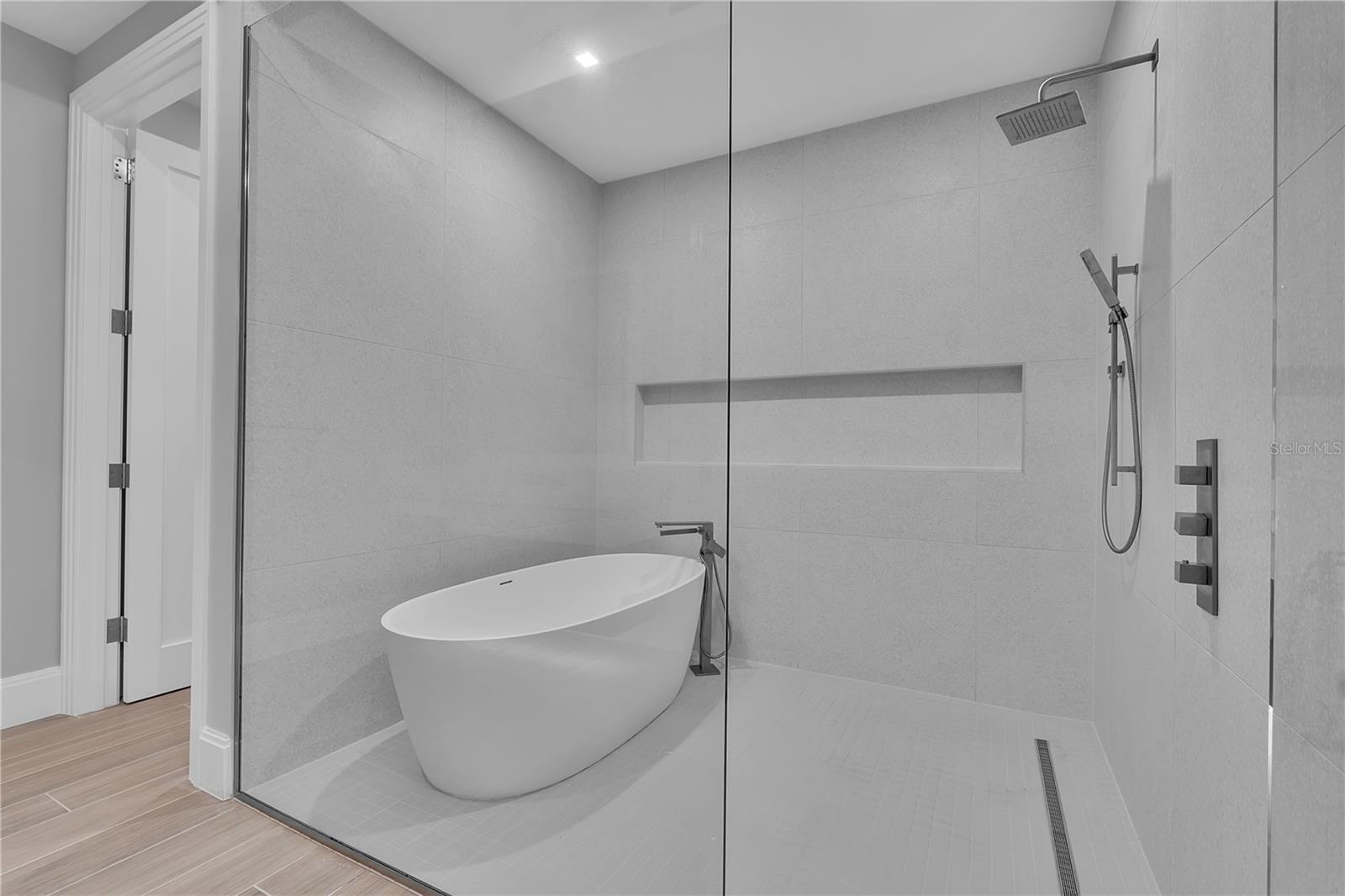 A4700103 Property Photo