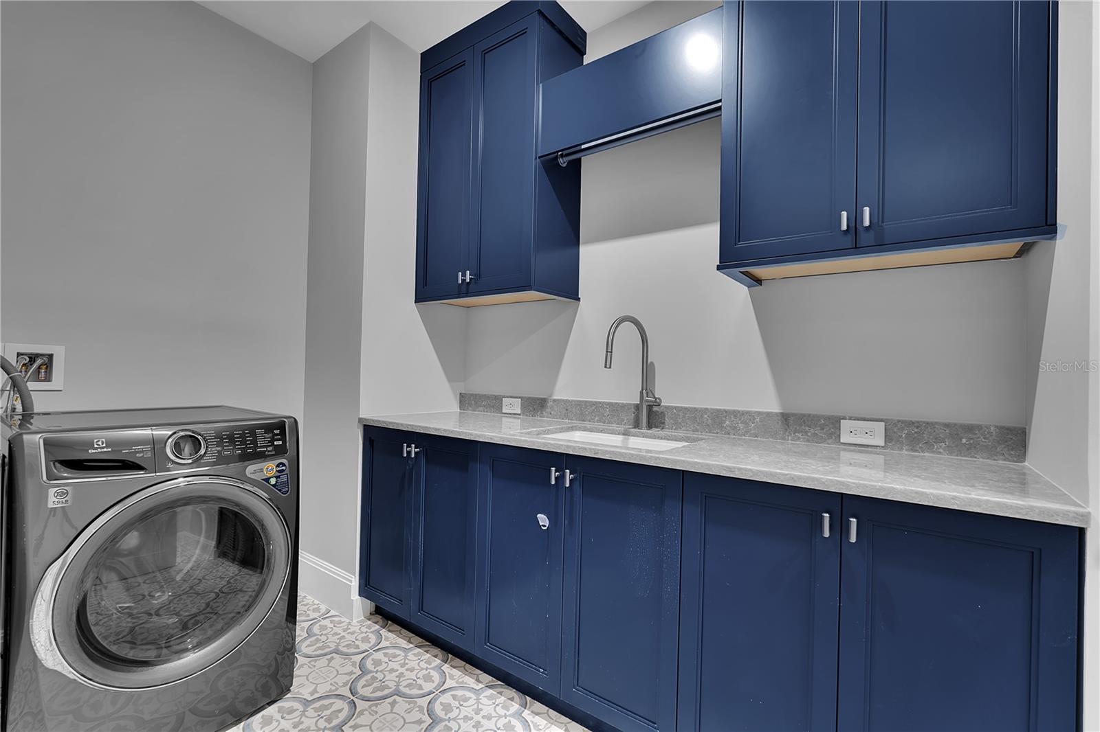 A4700103 Property Photo