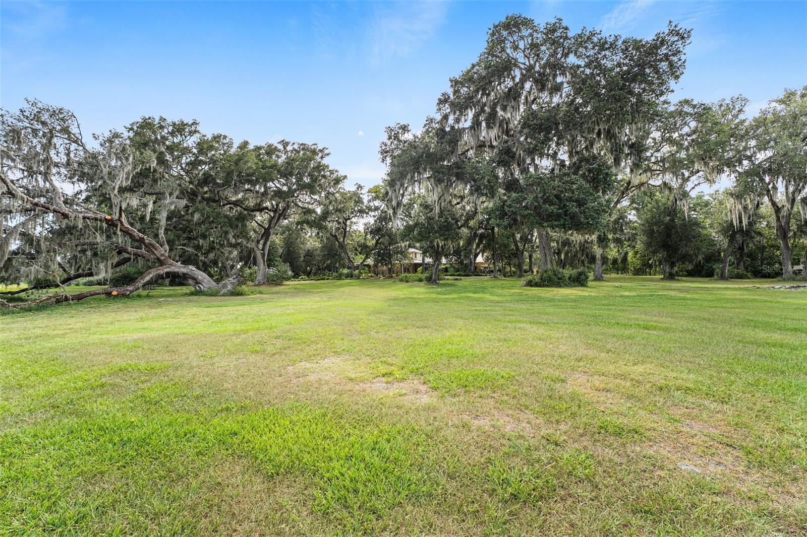 TB8529821 Property Photo
