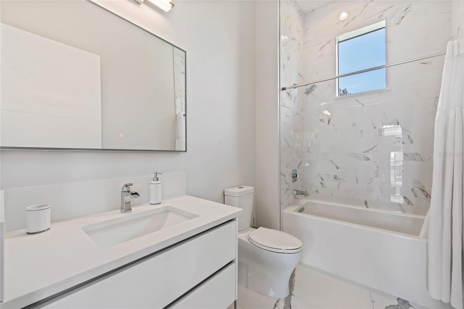 O6425809 Property Photo