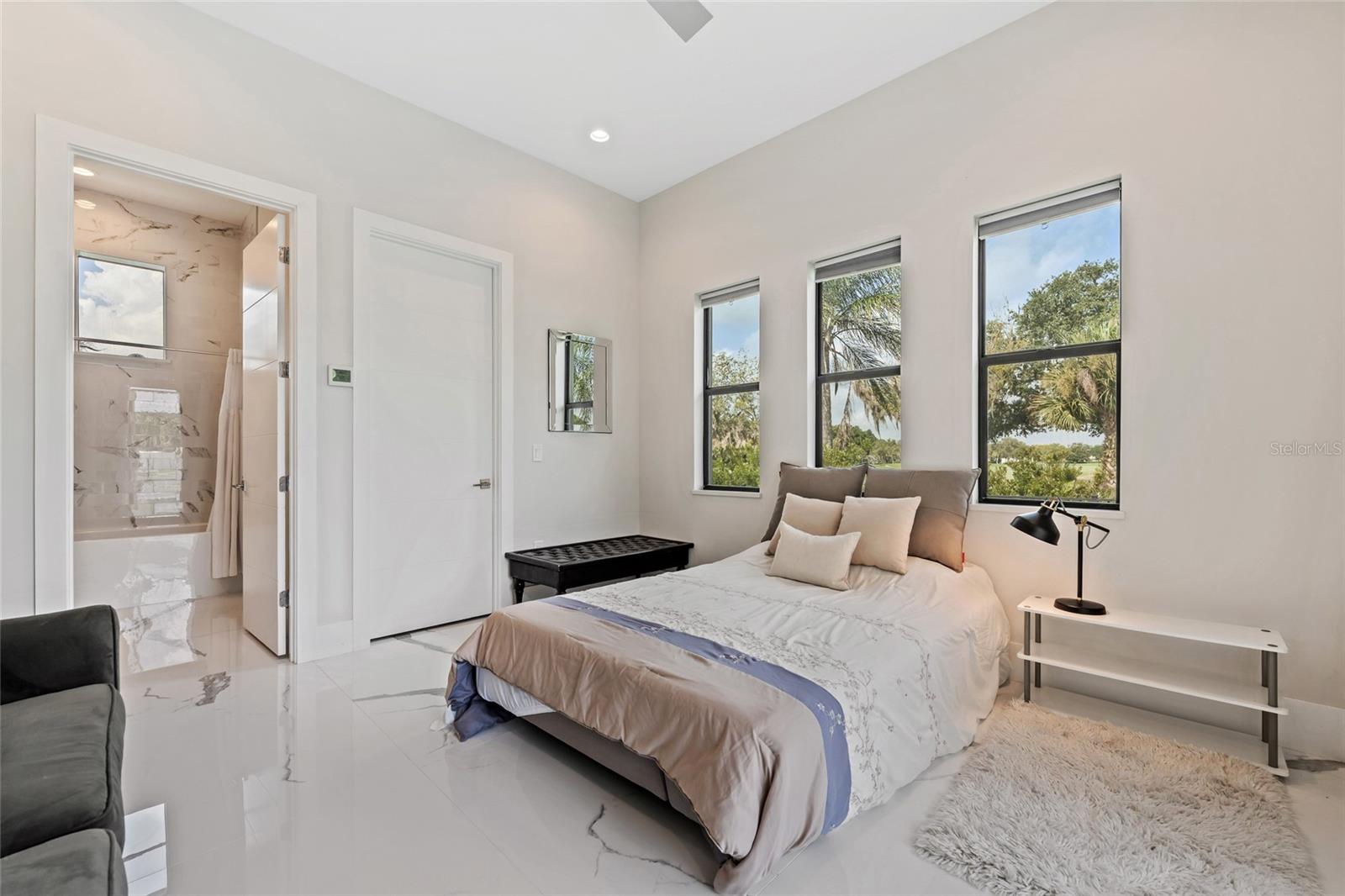 O6425809 Property Photo