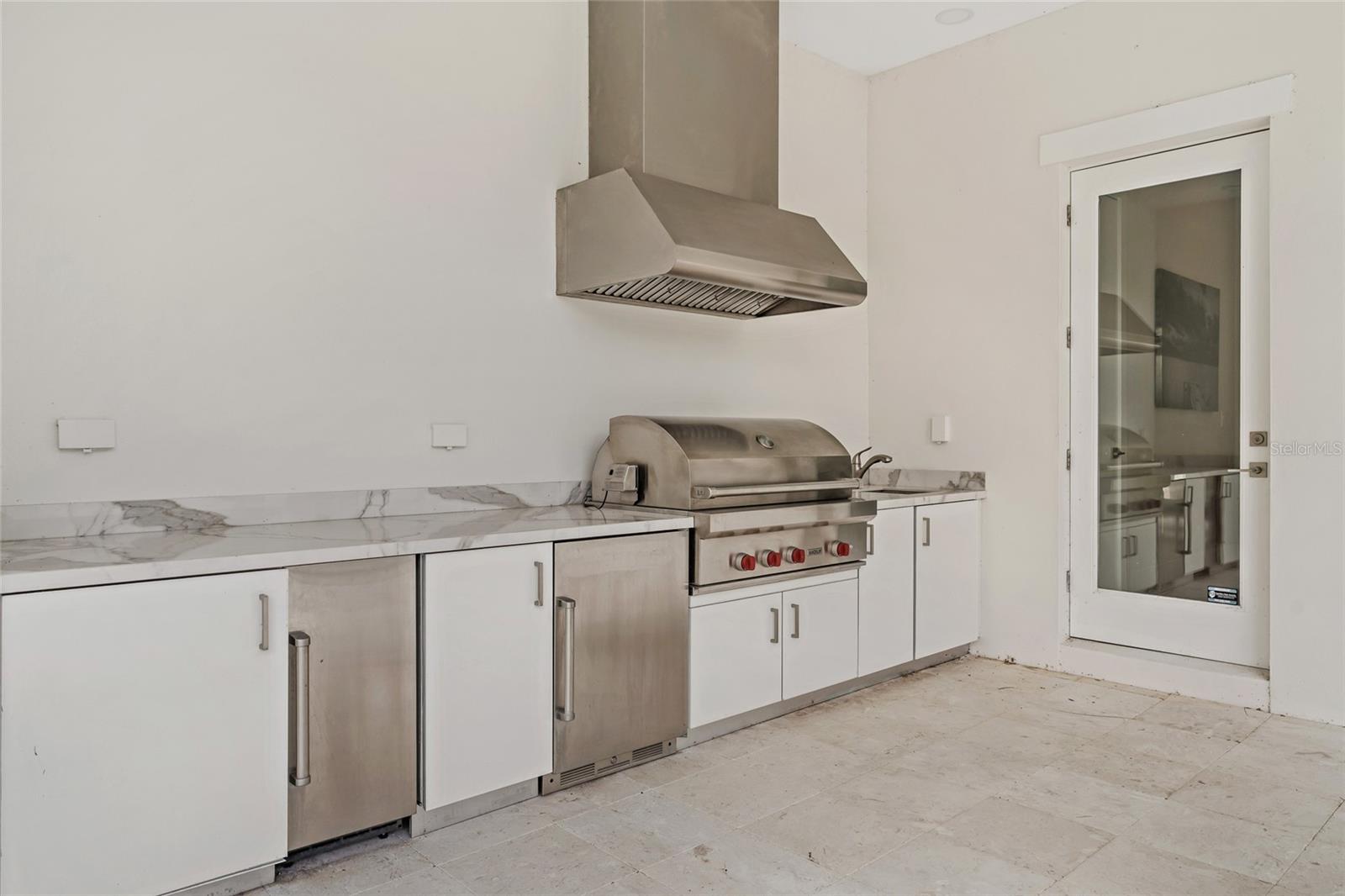 O6425809 Property Photo