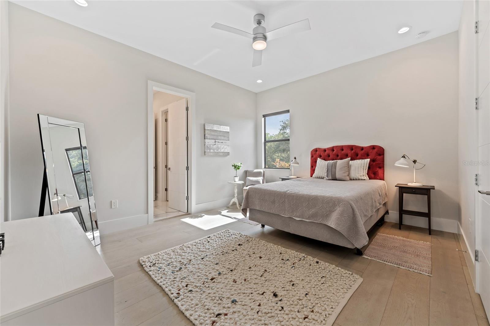 O6425809 Property Photo