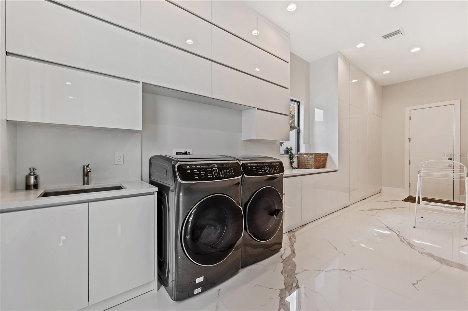 O6425809 Property Photo