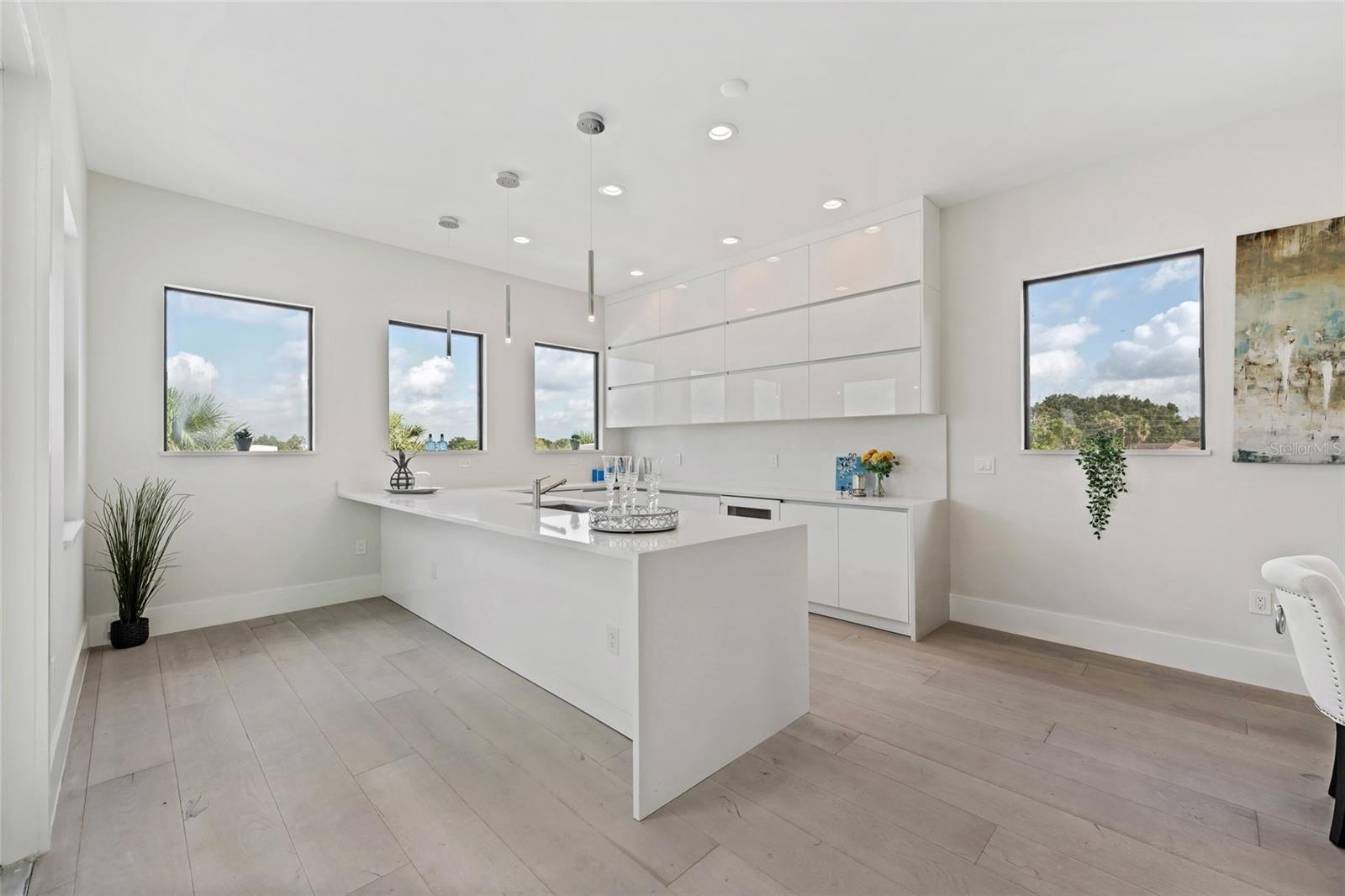 O6425809 Property Photo