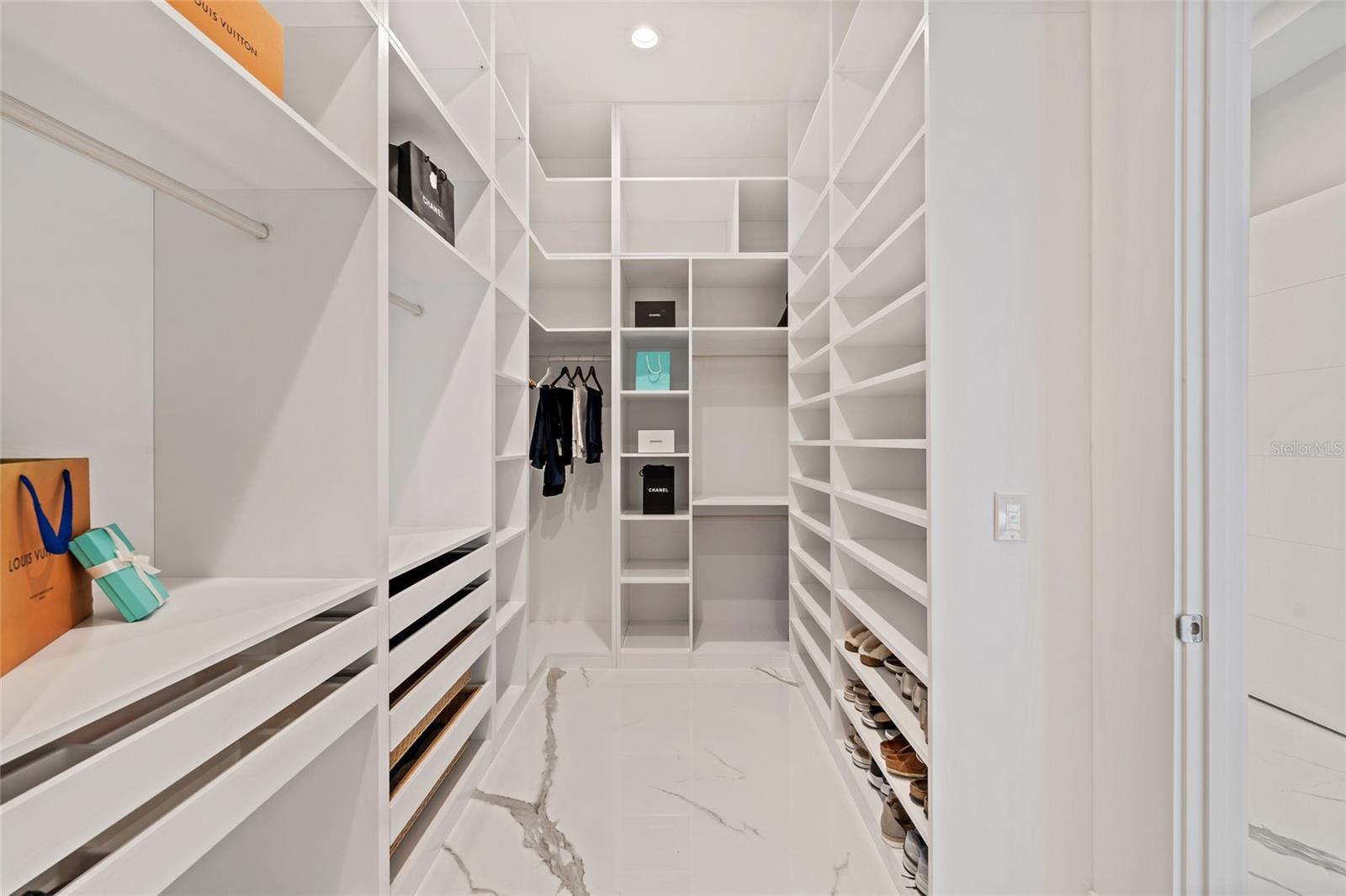O6425809 Property Photo