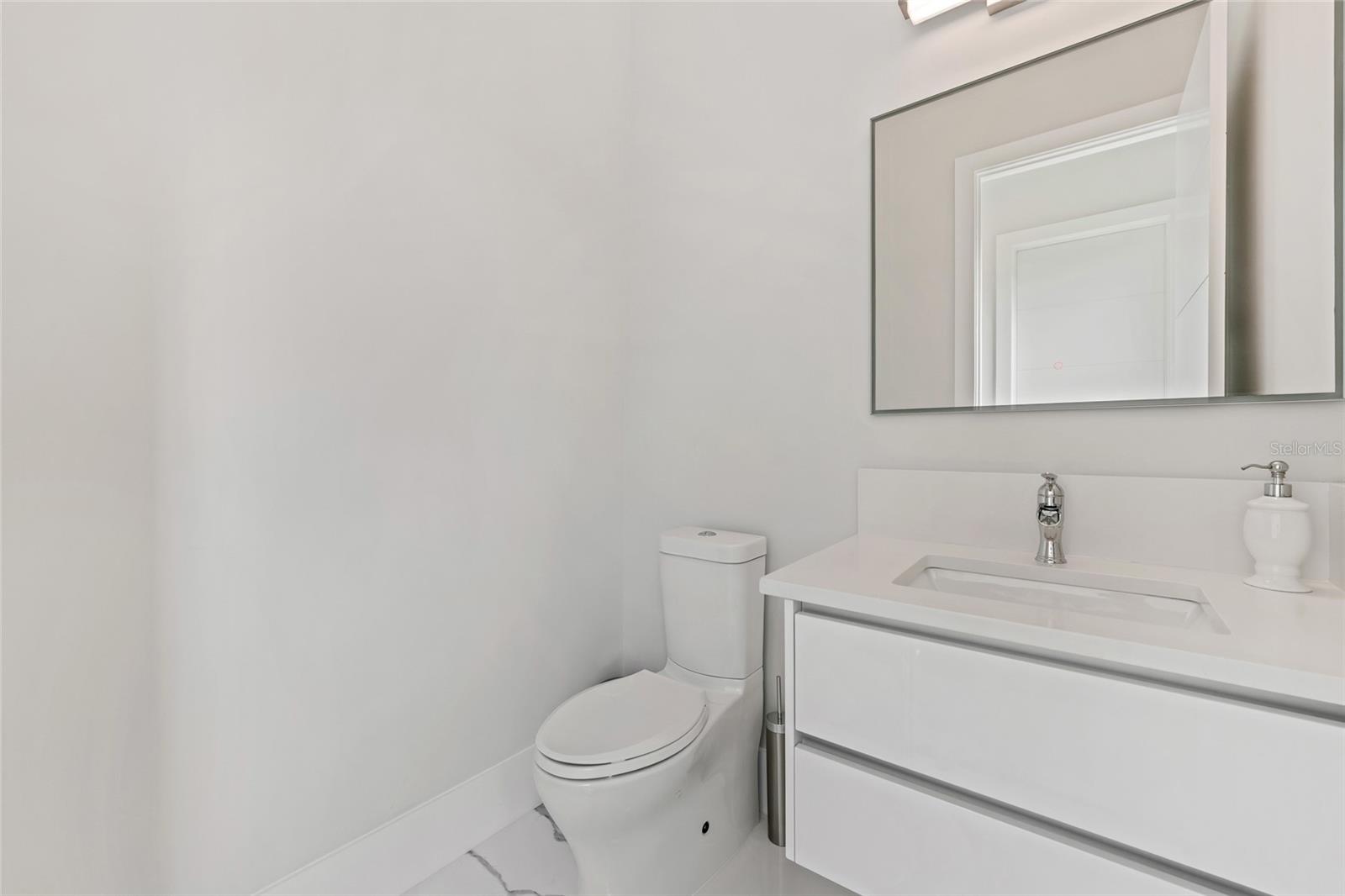 O6425809 Property Photo