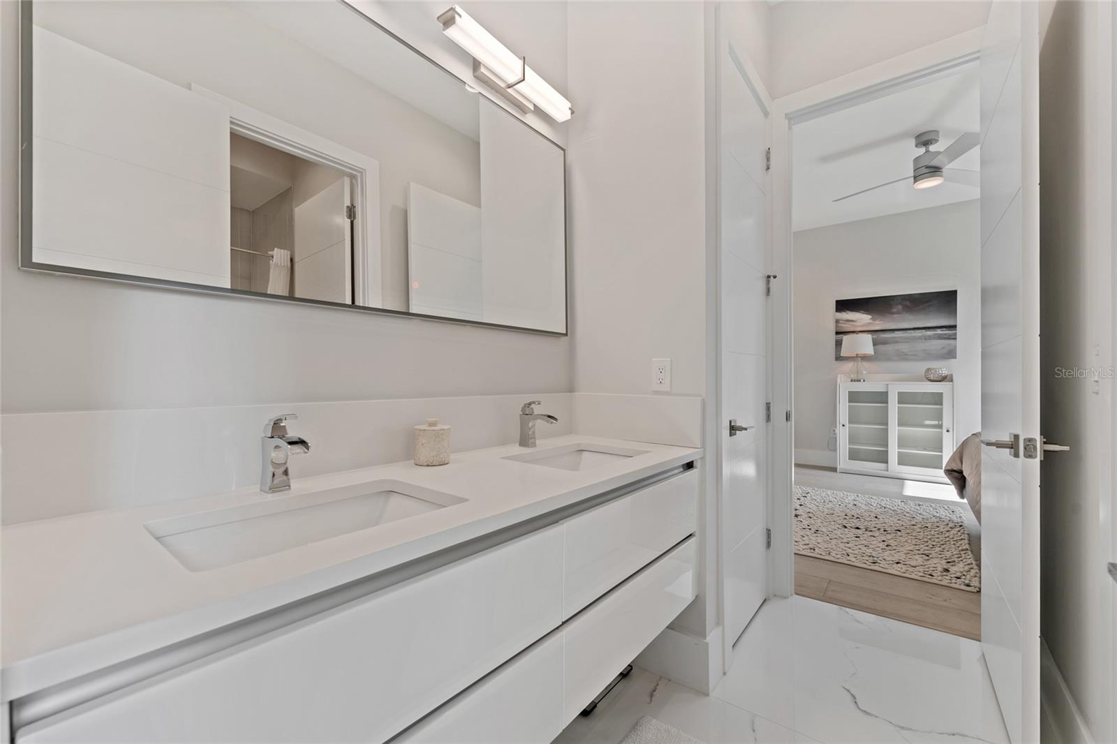 O6425809 Property Photo