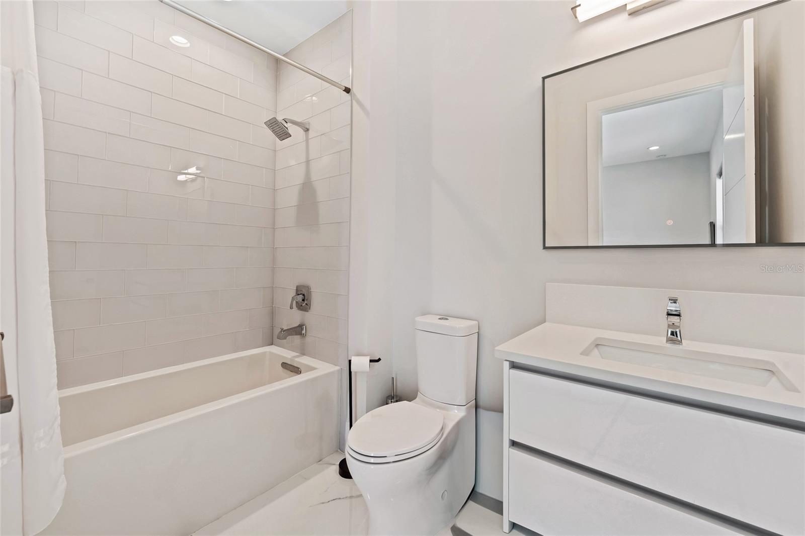 O6425809 Property Photo