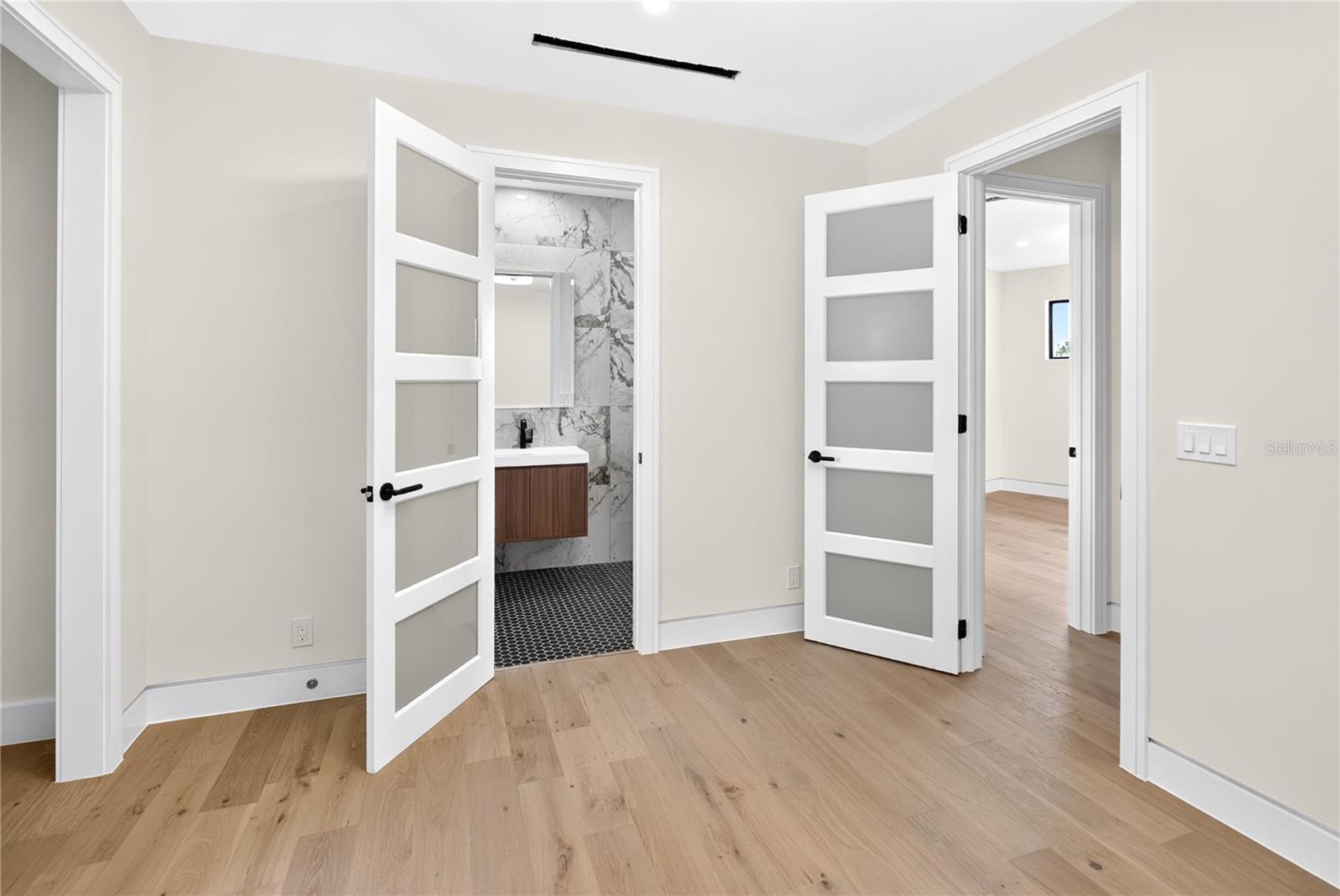 A4700498 Property Photo