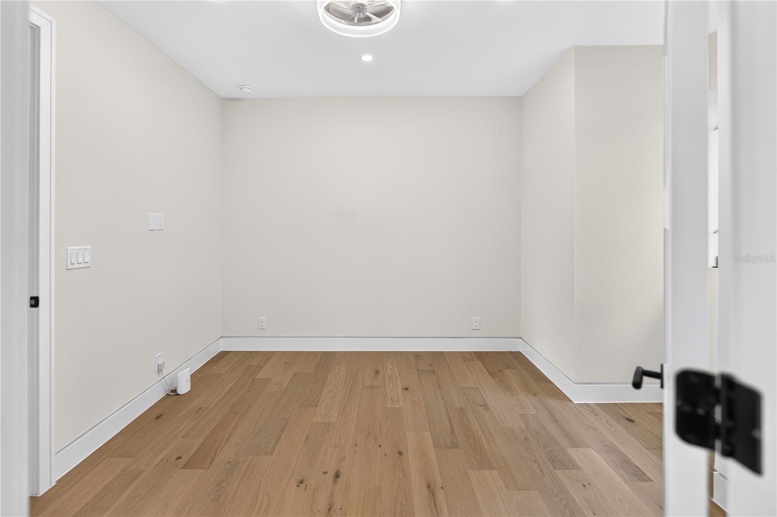 A4700498 Property Photo