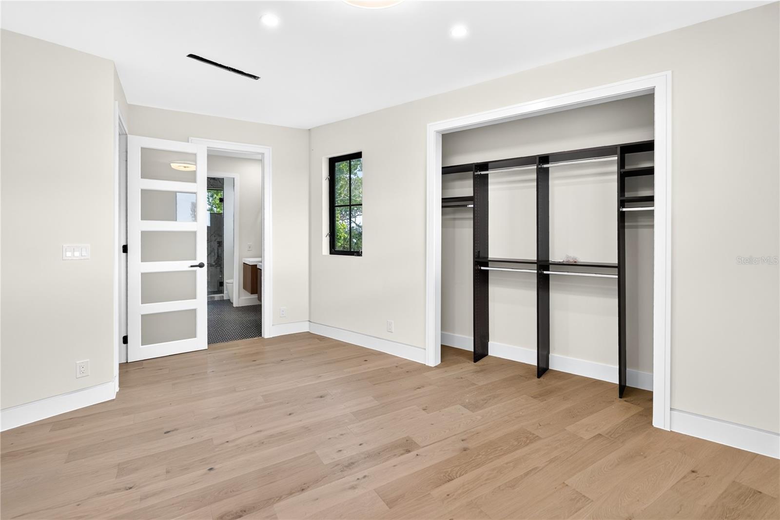 A4700498 Property Photo