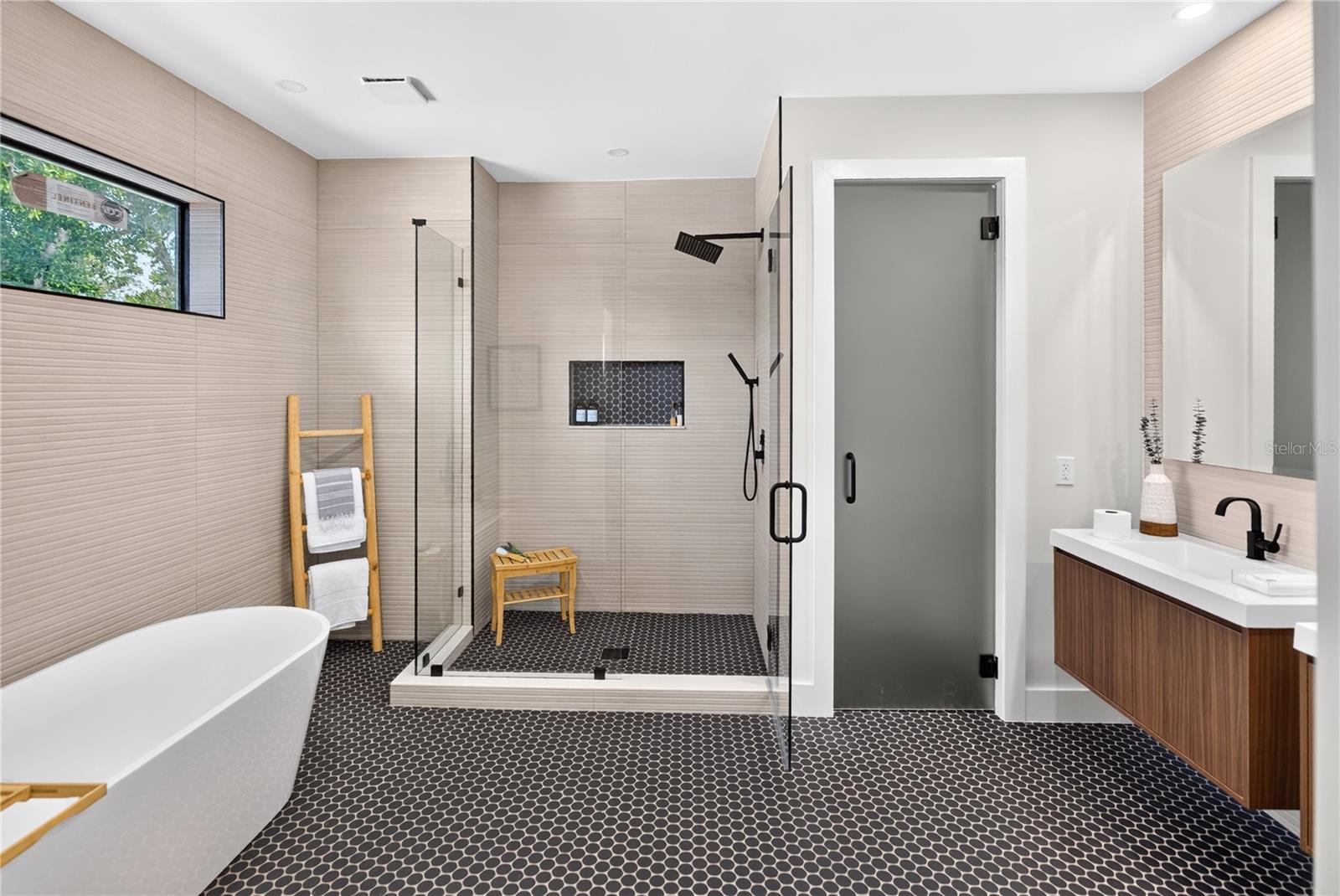 A4700498 Property Photo