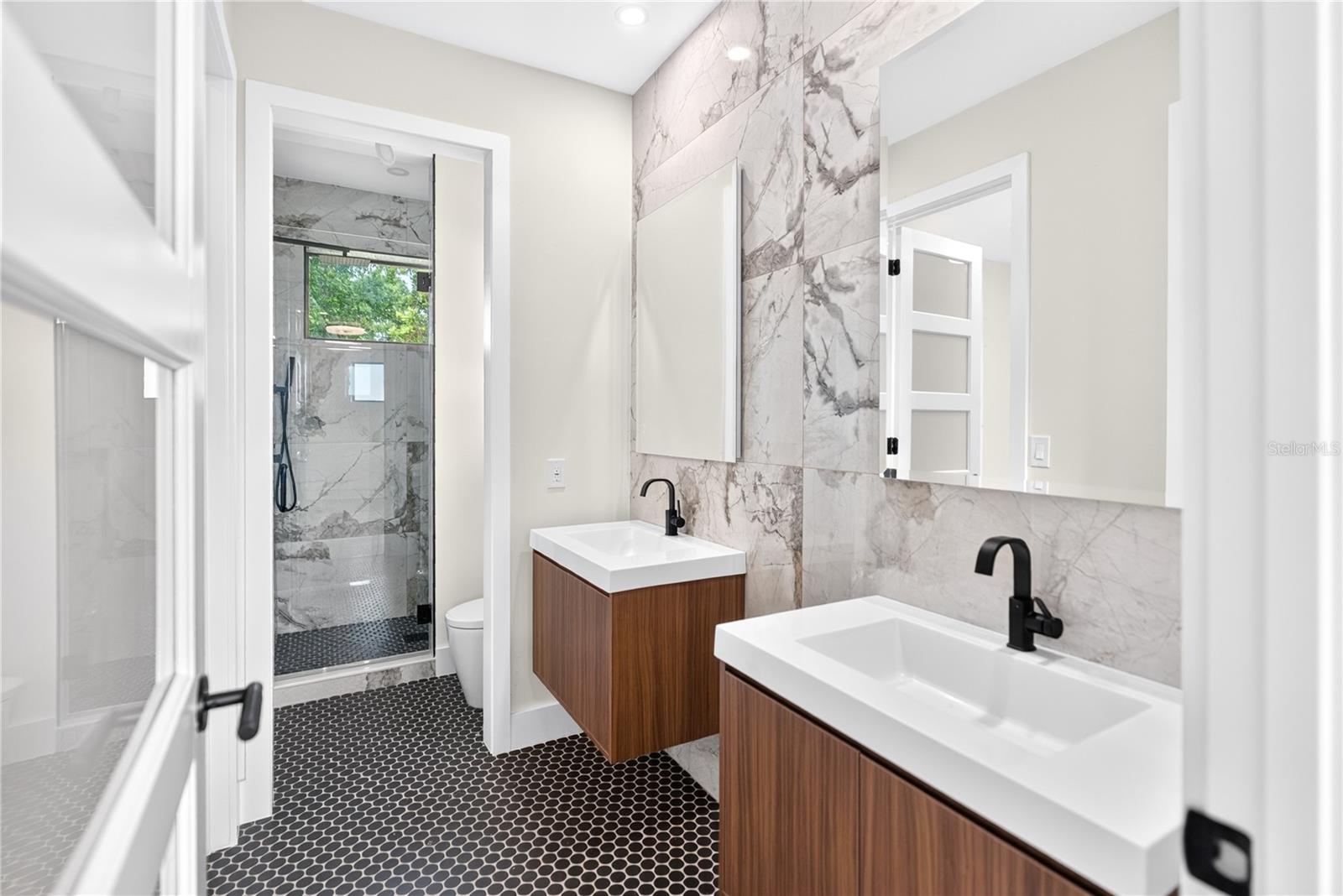 A4700498 Property Photo
