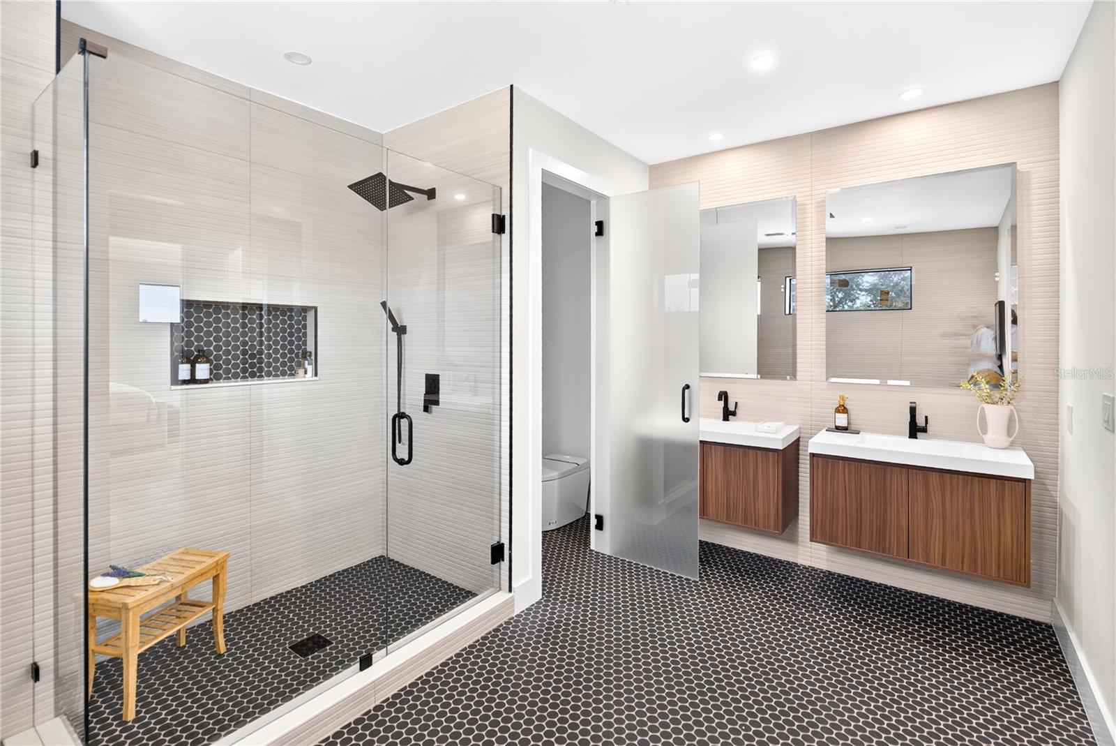 A4700498 Property Photo