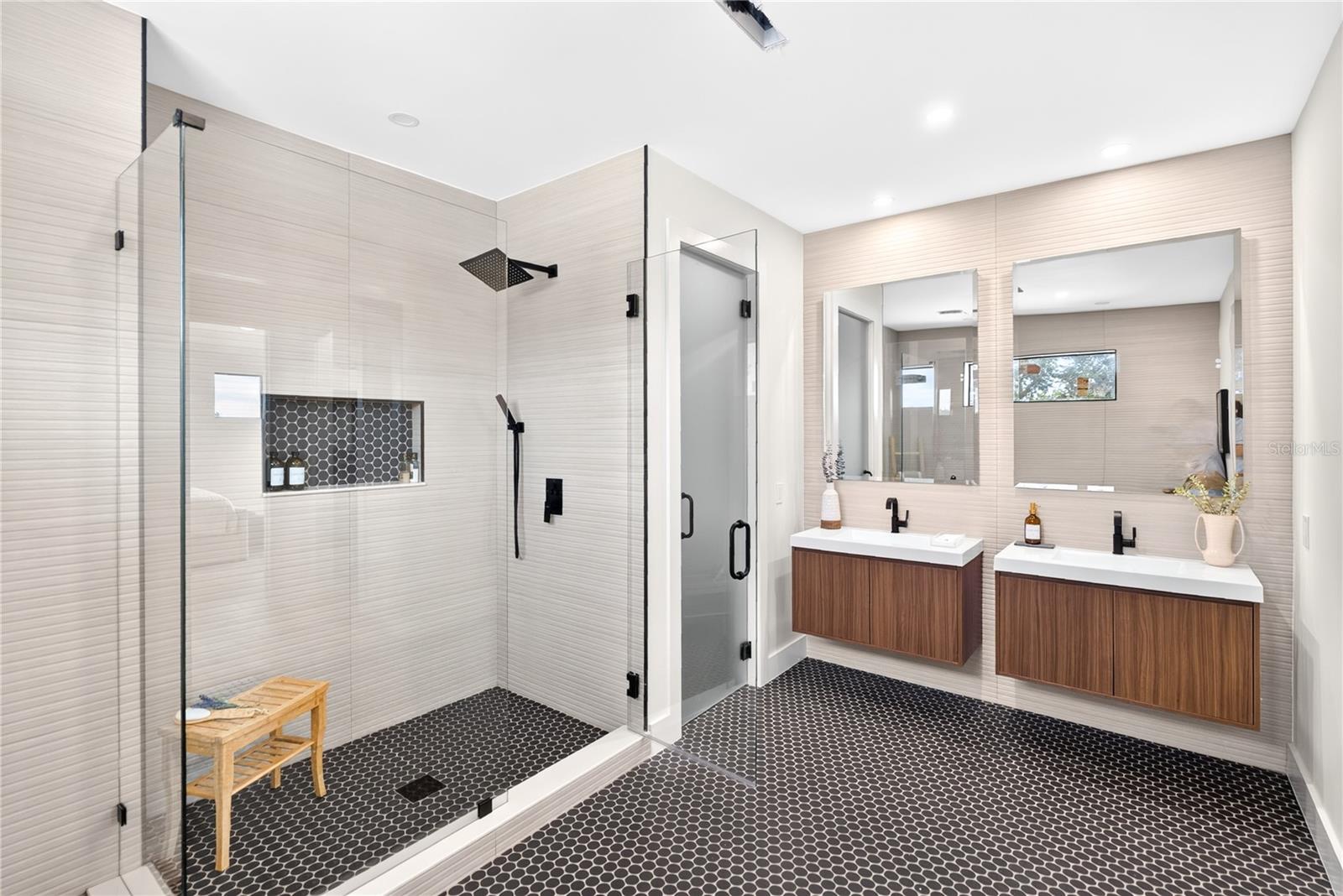 A4700498 Property Photo