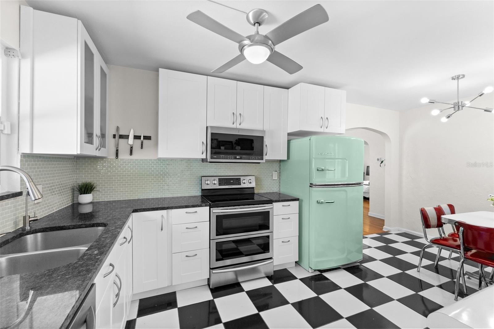 TB8530980 Property Photo