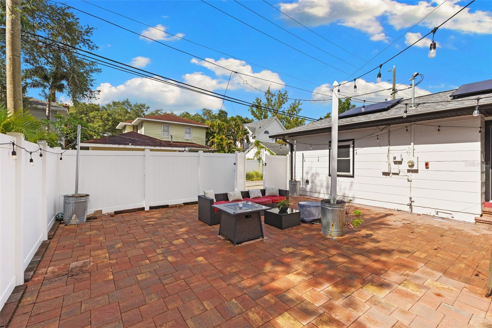 TB8530980 Property Photo