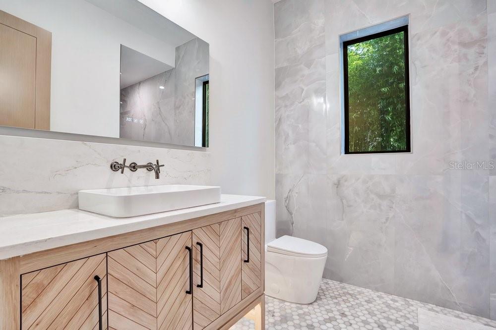 O6426995 Property Photo
