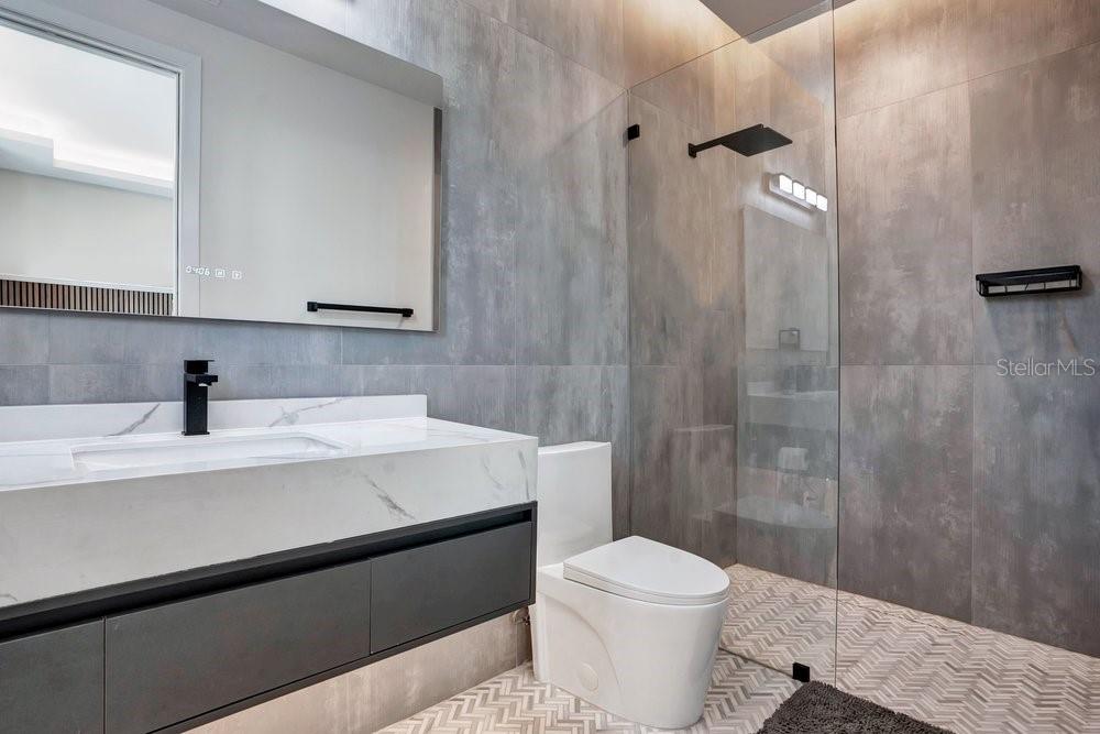 O6426995 Property Photo