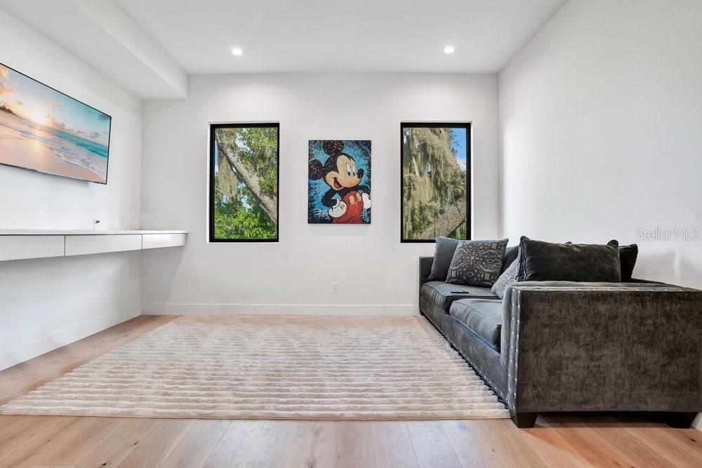O6426995 Property Photo