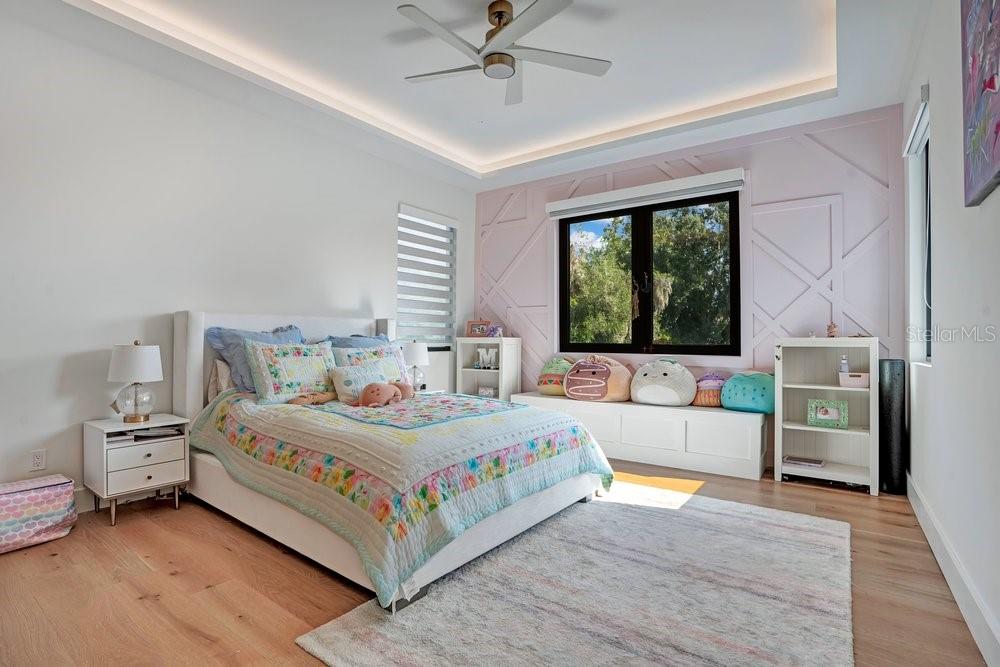 O6426995 Property Photo