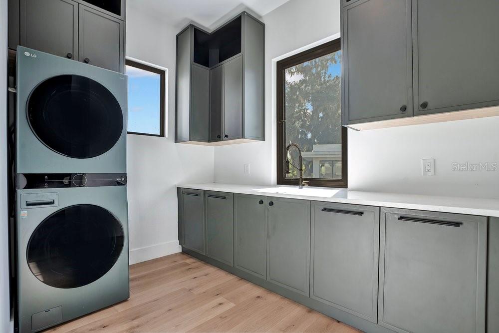 O6426995 Property Photo