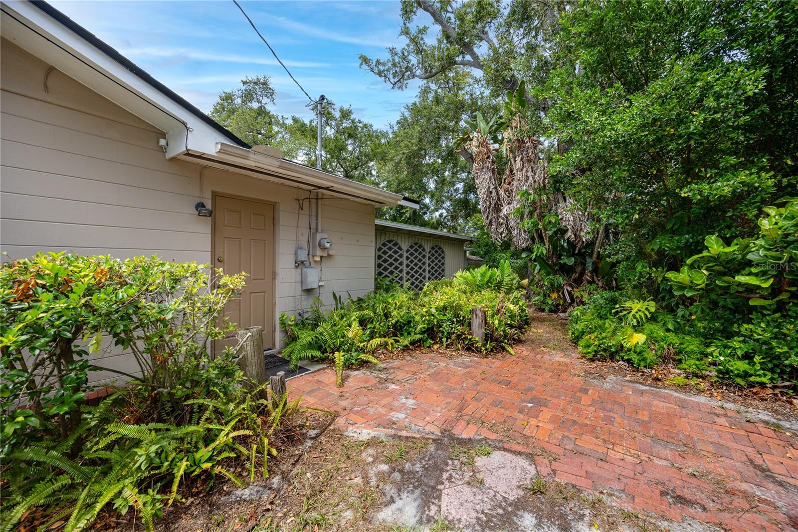 TB8531479 Property Photo