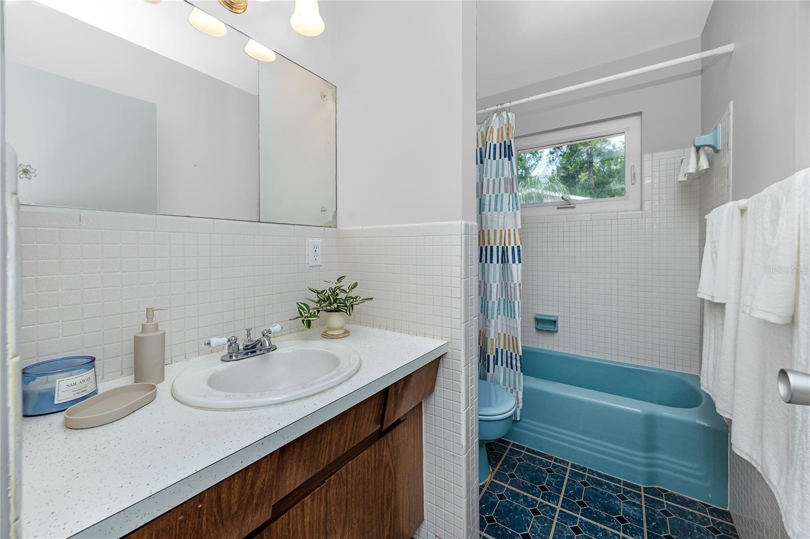 TB8531479 Property Photo