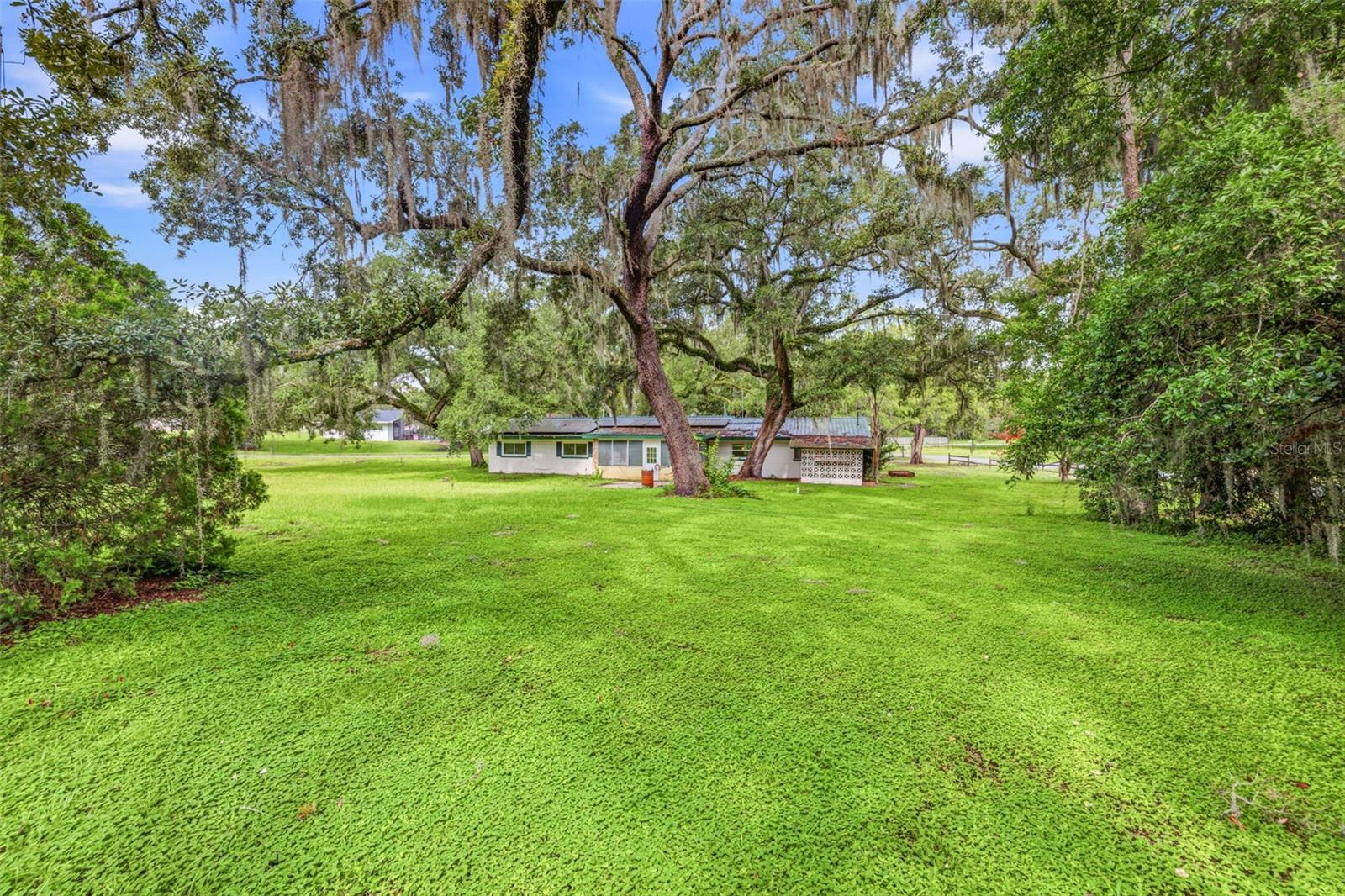 TB8531659 Property Photo