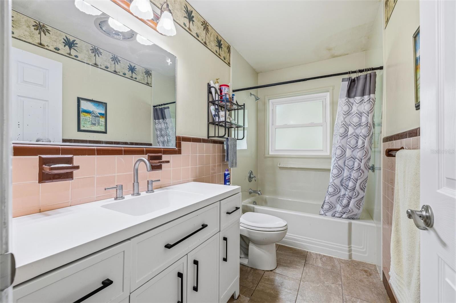 TB8531659 Property Photo