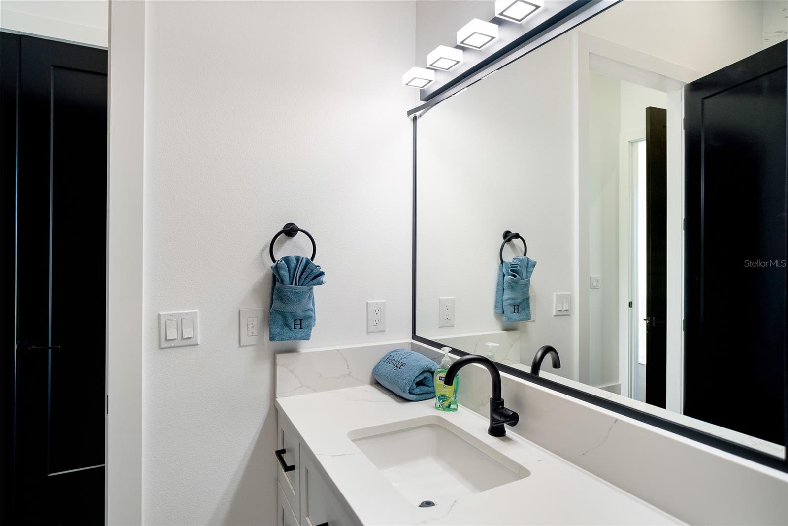 A4700840 Property Photo