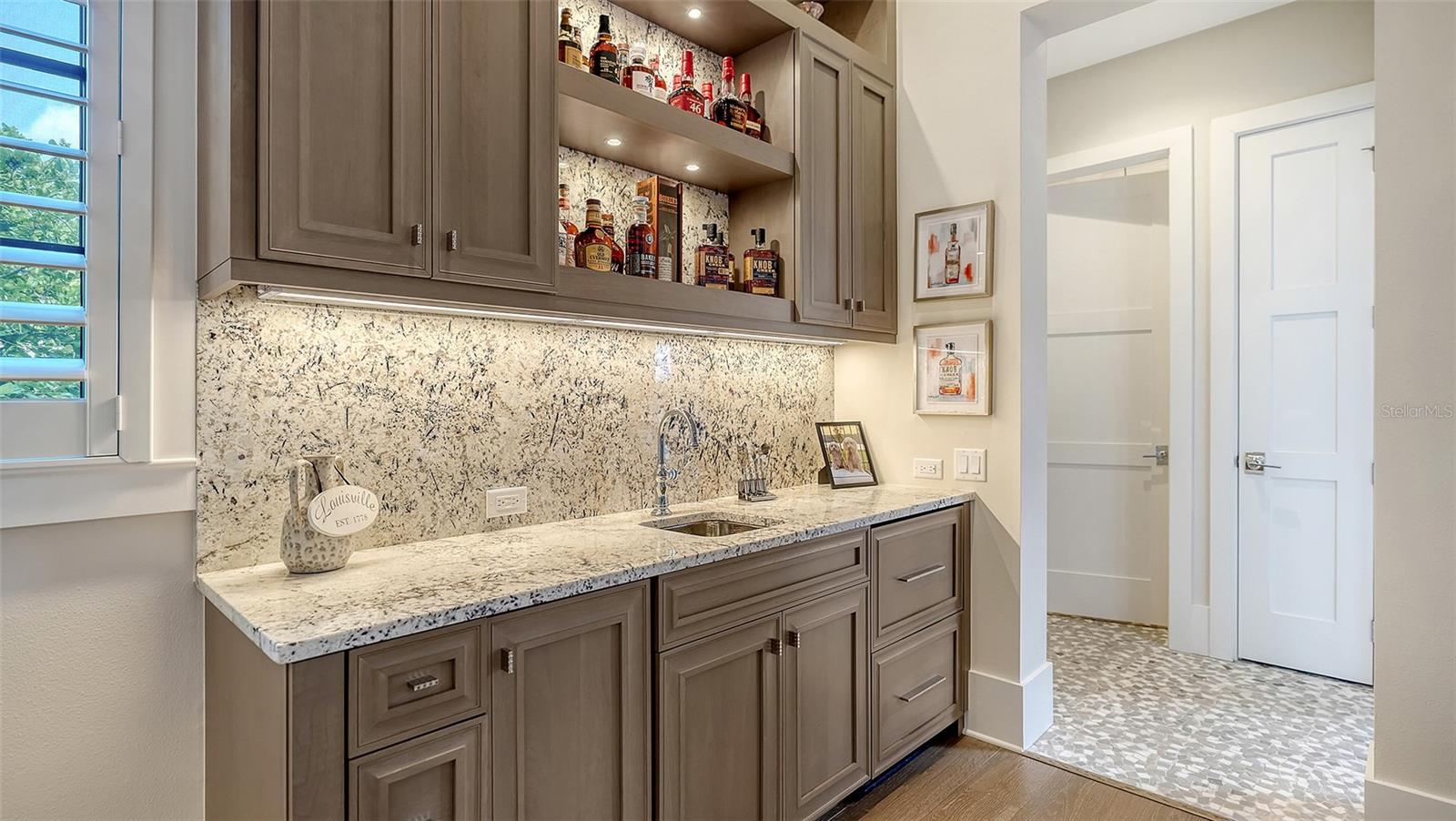 A4701403 Property Photo