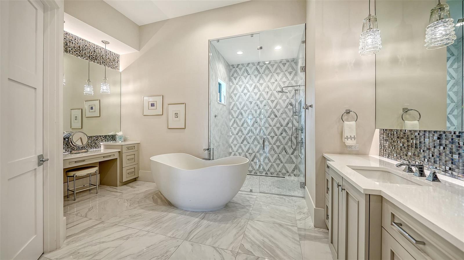 A4701403 Property Photo