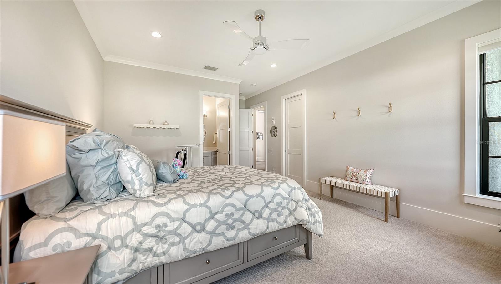 A4701403 Property Photo
