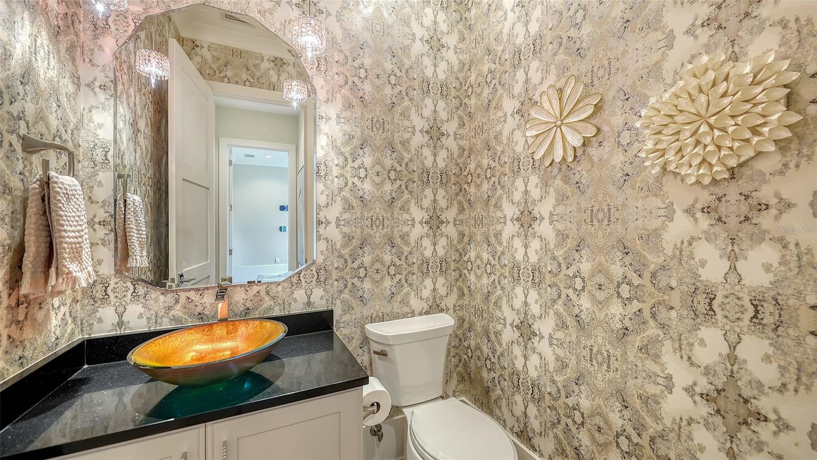 A4701403 Property Photo